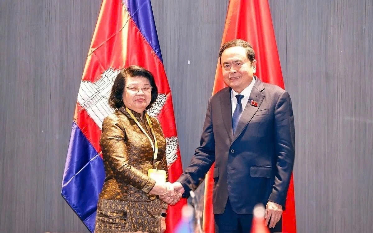 Vietnam and Cambodia vow to strengthen political trust during parliamentary talks